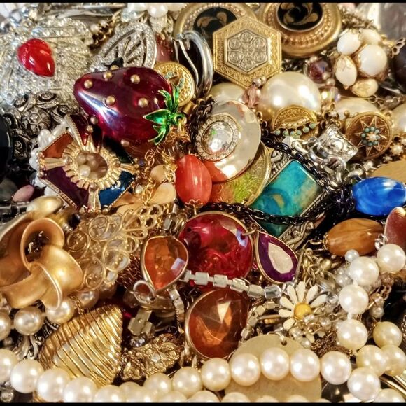 1 LB UNSEARCHED MYSTERY Jewelry LOT Wearable Necklaces Earrings Bracelets & MORE - Picture 8 of 8